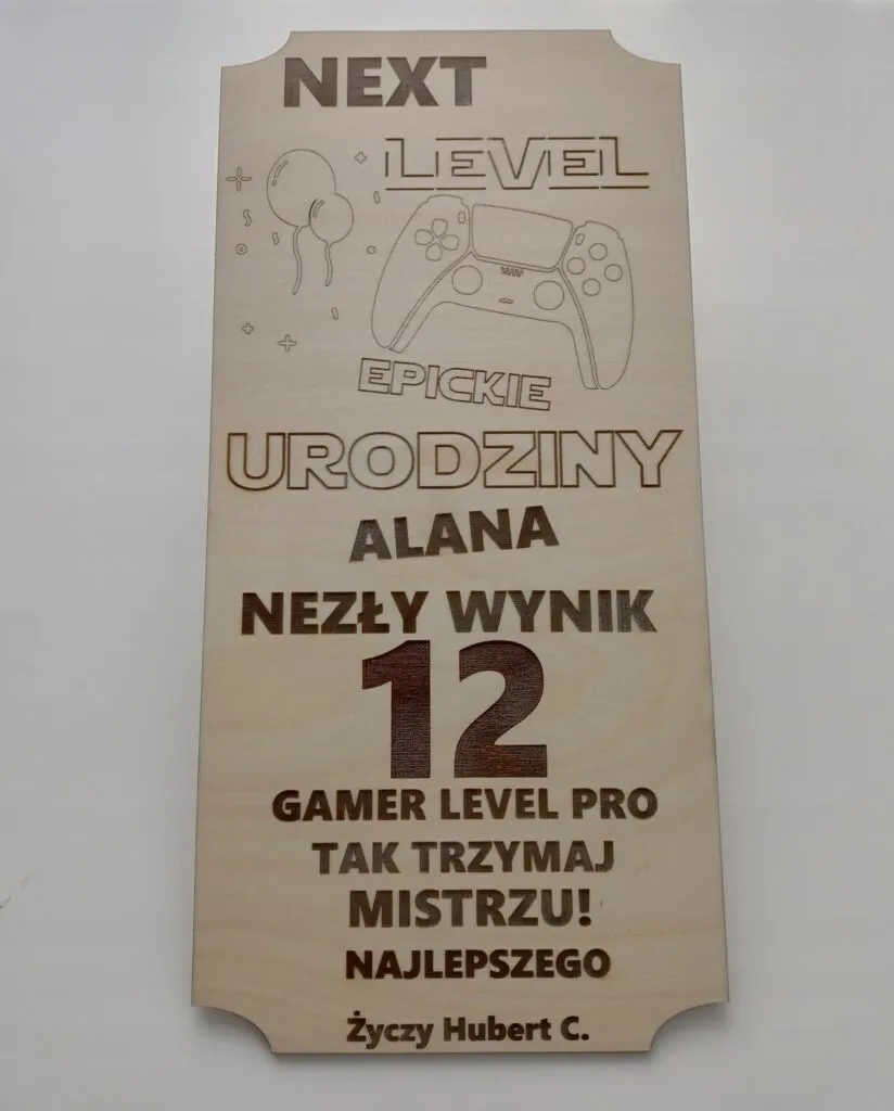 PERSONALIZOWANA DREWNIANA KARTKA URODZINOWA DUŻA - PREZENT DLA GRACZA - K194
