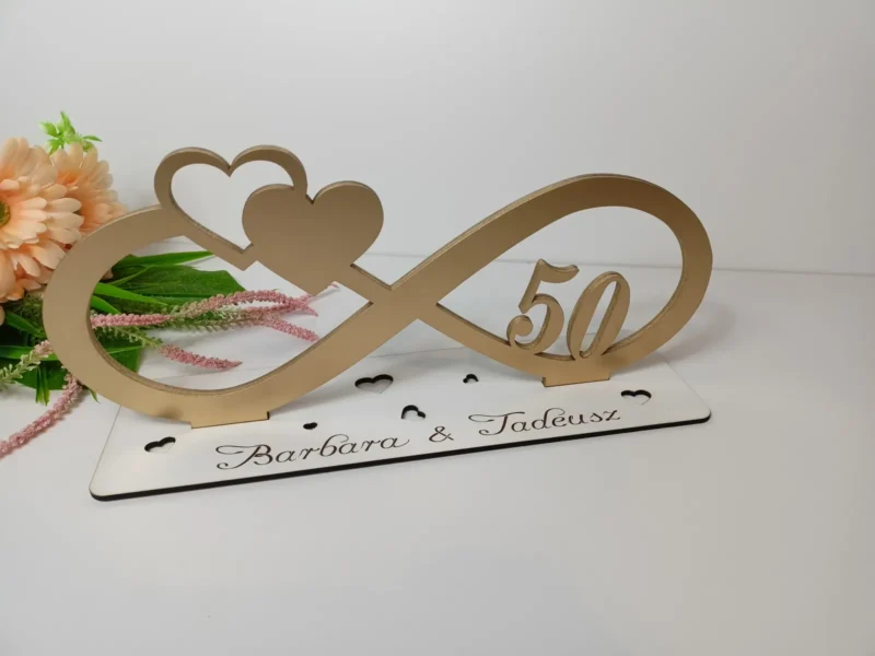 STATUETKA ZŁOTE GODY PREZENT NA 50 ROCZNICĘ ŚLUBU - NIESKOŃCZONOŚĆ W MIŁOŚCI PERSONALIZOWANY UPOMINEK - M160