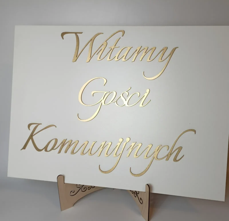 TABLICA POWITALNA ZŁOTE NAPISY “WITAMY GOŚCI KOMUNIJNYCH” NA SZTALUGĘ - DEKORACJE KOMUNIJNE – M180