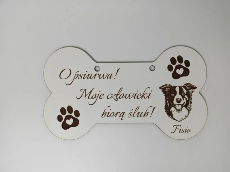 ZAWIESZKA ŚLUBNA DLA PSA "O PSIURWA! MOJE CZŁOWIEKI BIORĄ ŚLUB" KOSTKA Z IMIENIEM PSA - M183